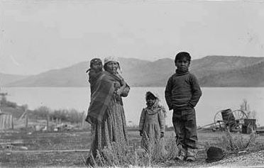 Chelan woman and children near Lake Chelan in Washington circa 1905. Public Domain - Courtesy Native American Indian - Old Photos project on Facebook via firstnationsmedia.com.